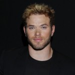 Kellan Lutz - Imagenes/Videos de Paparazzi / Estudio/ Eventos etc. - Página 18 9318aa135873844