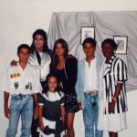 BT Backstage-1988Around the World-MJ+family and friends E0a871135986239