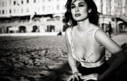 New Bond Girl Berenice Marlohe - Page 2 4ff0a1153067443