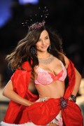 The 2011 Victoria's Secret Fashion Show (November 9th, 2011) E06417158832156