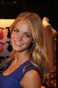 Erin Heatherton  72e310180319482