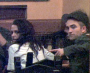 Robsten - Imagenes/Videos de Paparazzi / Estudio/ Eventos etc. - Página 6 66e3ce178160489