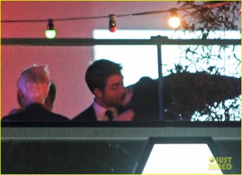 Robsten - Imagenes/Videos de Paparazzi / Estudio/ Eventos etc. - Página 7 Ee4946191872238