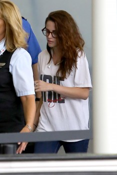 Kristen Stewart - Imagenes/Videos de Paparazzi / Estudio/ Eventos etc. - Página 27 Ce8ed3209367244