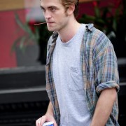 26 Junio-Para Recordar: Robert Pattinson en el Set de Remember Me (Junio 2009) 782b5f138103808