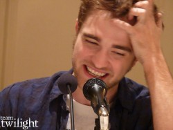 Conférence de Presse - Robert Pattinson pour Breaking Dawn, part 1 3b96f5157479520