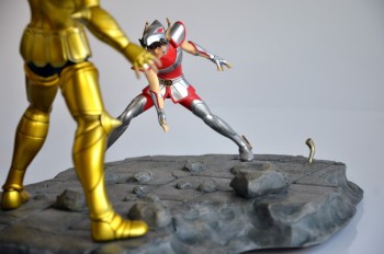 [Piziitoys] Diorama Seiya VS Aldébaran 6a8d86168318860