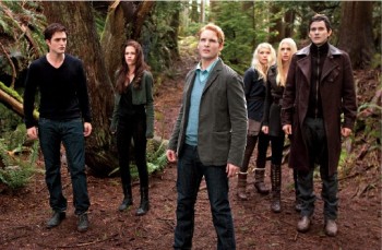 9 Agosto- "Breaking Dawn - Parte 2" en la Portada de EW Magazine: Entrevista + Nuevos Stills ***EDITADO + TRADUCCIÓN*** 330096205117559