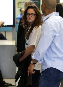 Kristen Stewart - Imagenes/Videos de Paparazzi / Estudio/ Eventos etc. - Página 27 76ddd5209369280