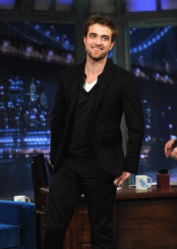 Robert Pattinson au Jimmy Fallon Show - 10.11.2011 0fbb8f158601585