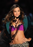 The 2011 Victoria's Secret Fashion Show (November 9th, 2011) Cc069c158832408