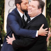 Zac (& Yvonne) en los Golden Globes 2012 5929b8169995383