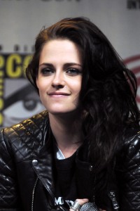 Más Nuevas Fotos de Kristen Stewart en el Panel de SWATH en Wondercon F6a9ce180458324