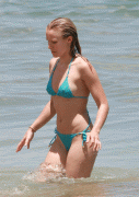 Kristen Bell - Bikini Candids - Hawaii - 18 giu 09 Eb979539602598