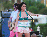 Katy Perry - Minigonnissima - Concert at  Fontainebleau Hotel , Miami - 01ago09 4faf3d43957746