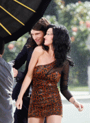 Katy Perry - Che Gambe! Sul Set del Nuovo Video, Los Angeles,21set09 Eab6e449651313