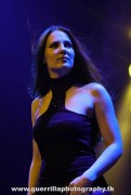 Fotos de Simone Simons - Página 16 4819c890135918