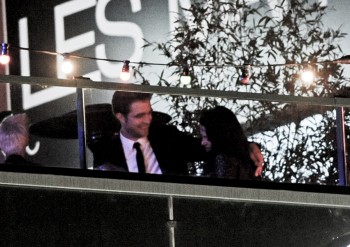 Robsten - Imagenes/Videos de Paparazzi / Estudio/ Eventos etc. - Página 7 4a5ae5191908005