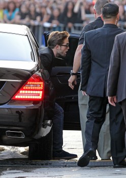 23 Agosto - Megapost: Robert en Jimmy Kimmel Live!  11651a207276431