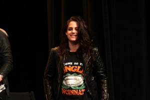 Kristen Stewart - Imagenes/Videos de Paparazzi / Estudio/ Eventos etc. - Página 22 3a99fe181048769