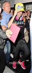 [Avril 2012] Justin arrivant à Londres Ed5d0a186715781