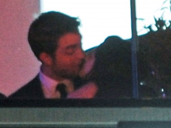 Robsten - Imagenes/Videos de Paparazzi / Estudio/ Eventos etc. - Página 7 36d35f191907358