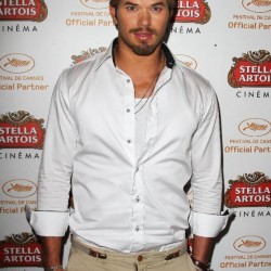 Kellan Lutz - Imagenes/Videos de Paparazzi / Estudio/ Eventos etc. - Página 22 390f97192385684