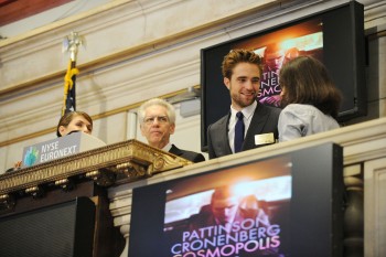 19 Septiembre - Encantadoras fotos de Rob en el NYSE ahora en HQ!!!   B65f09206014650