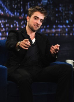 Robert Pattinson au Jimmy Fallon Show - 10.11.2011 6510f6158601446