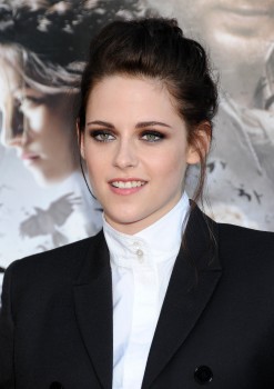 Kristen Stewart - Imagenes/Videos de Paparazzi / Estudio/ Eventos etc. - Página 24 2019cf192951823