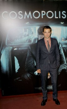 31 Mayo - Fotos de Robert en el Screening de Cosmopolis en Paris!!! * Editado * 24e6d9193100971