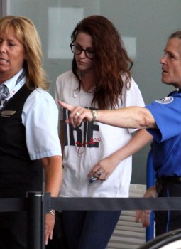 Kristen Stewart - Imagenes/Videos de Paparazzi / Estudio/ Eventos etc. - Página 27 03ab18209369410