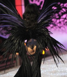 The 2011 Victoria's Secret Fashion Show (November 9th, 2011) 57fc38158466088