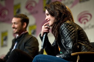 Más Nuevas Fotos de Kristen Stewart en el Panel de SWATH en Wondercon 90f5da180457961