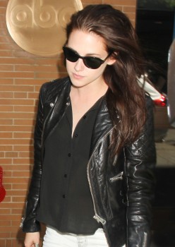 Kristen Stewart - Imagenes/Videos de Paparazzi / Estudio/ Eventos etc. - Página 24 82664e193241987