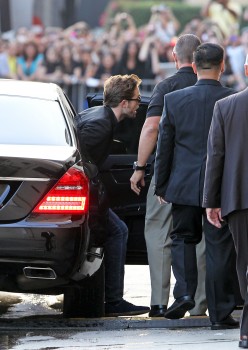 23 Agosto - Megapost: Robert en Jimmy Kimmel Live!  B32810207276455