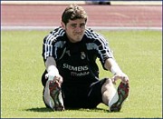 Iker Casillas - Page 2 04aa8d118144359