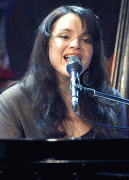 Fotos graciosas y curiosas de Norah Jones - Pgina 3 4d714a21265164