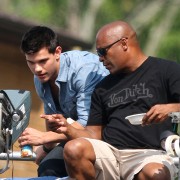 HQ pics of Taylor Lautner on the set of 'Abduction' - July 14th, 2010 5e122088639517