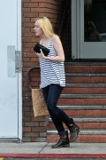 Dakota Fanning leaving Chipotle after lunch in Studio City - August 1, 2010 4cba0491213998