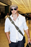 Kellan Lutz at Washington Dulles international airport Sept. 20th 2010 035ff898889557