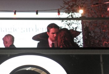 Robsten - Imagenes/Videos de Paparazzi / Estudio/ Eventos etc. - Página 7 2a05a0191908073