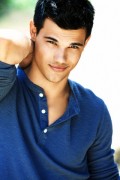 Taylor Lautner - Imagenes/Videos de Paparazzi / Estudio/ Eventos etc. - Página 38 B4b7dd190947832