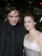 Robsten - Imagenes/Videos de Paparazzi / Estudio/ Eventos etc. - Página 7 A038d6183979229