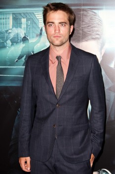 31 Mayo - Fotos de Robert en el Screening de Cosmopolis en Paris!!! * Editado * E8eab0193091965