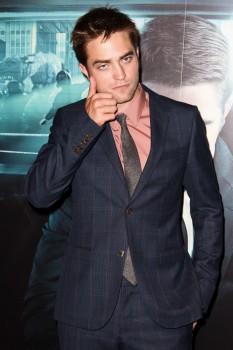 31 Mayo - Fotos de Robert en el Screening de Cosmopolis en Paris!!! * Editado * Ebaea0193092163