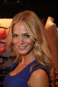 Erin Heatherton  90ff26180319466