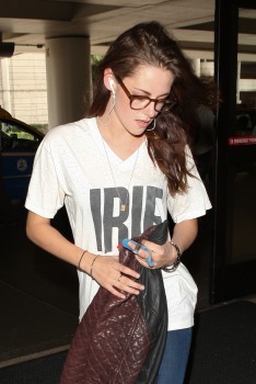 Kristen Stewart - Imagenes/Videos de Paparazzi / Estudio/ Eventos etc. - Página 27 15f3fa209363296