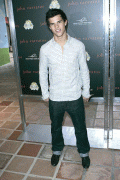 Taylor Lautner - Page 2 D9db3d16955237