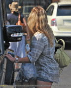 Hilary Duff - Shorts/issimi - Candids Sconosciuta - 25lug09 Bef6c743227147